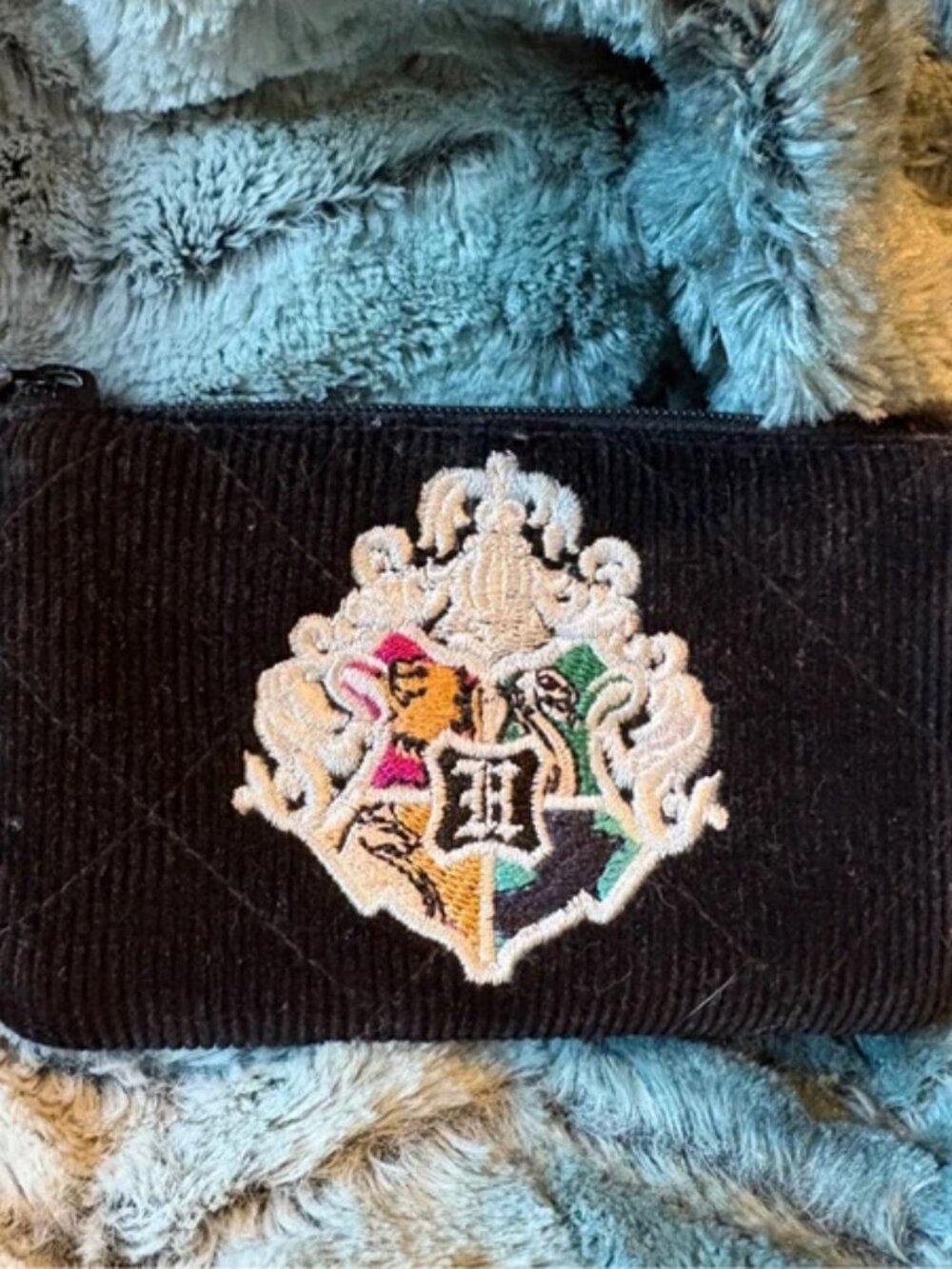 Vera Bradley x Harry Potter Hogwarts Zip ID Case – Black Quilted Corduroy Wallet